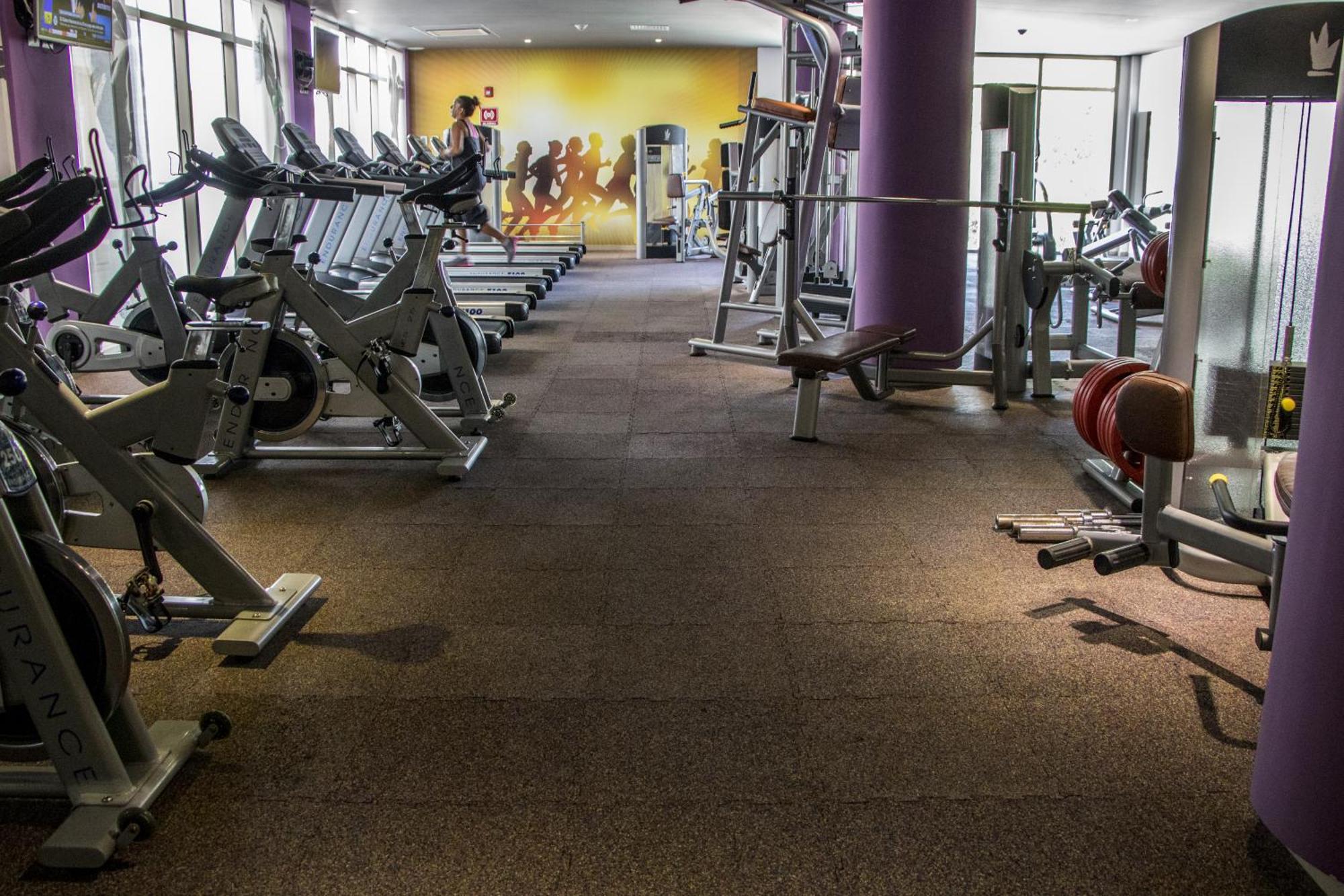 Platinum Yucatan Princess Adults Only Playa del Carmen Exterior photo The interior of a typical Anytime Fitness gym